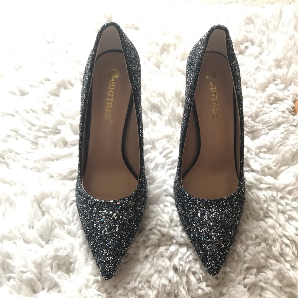 Glitter pumps